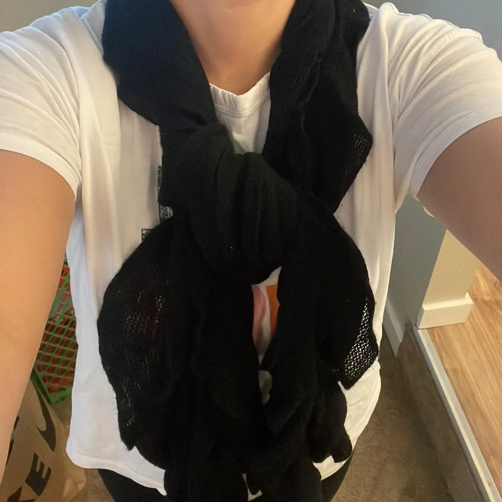 Cute Ruffle Scarf - Picture 2 of 4